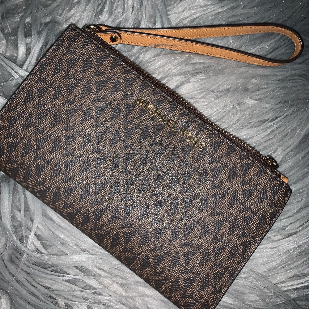 Michael Kors Wristlet